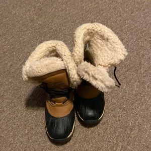 Girls BearPaw Waterproof Snow Boots. Size 4